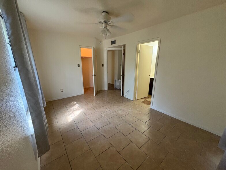Building Photo - 489 Northwood Cir