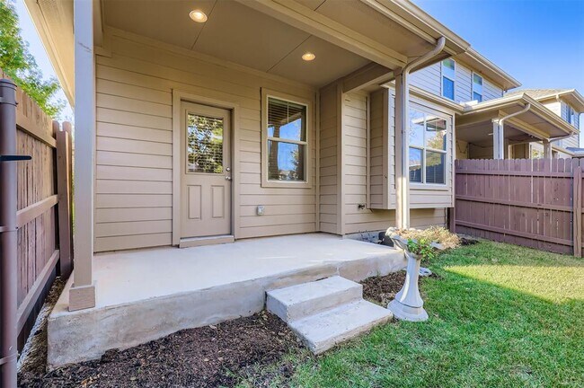 Building Photo - 2880 Donnell Dr