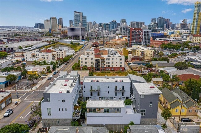 Building Photo - 969 Sigsbee St