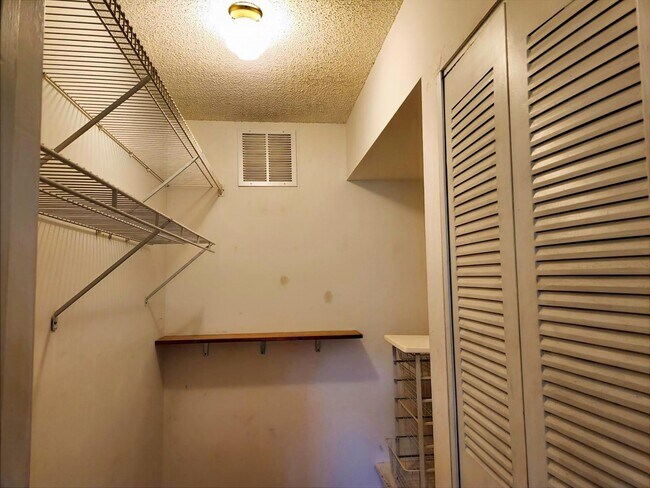 Building Photo - 2008 S Federal Hwy