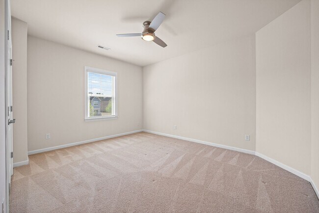 Building Photo - Stunning 4 bedrm, 3.5 Bath home in Chapel Cove of South Charlotte!