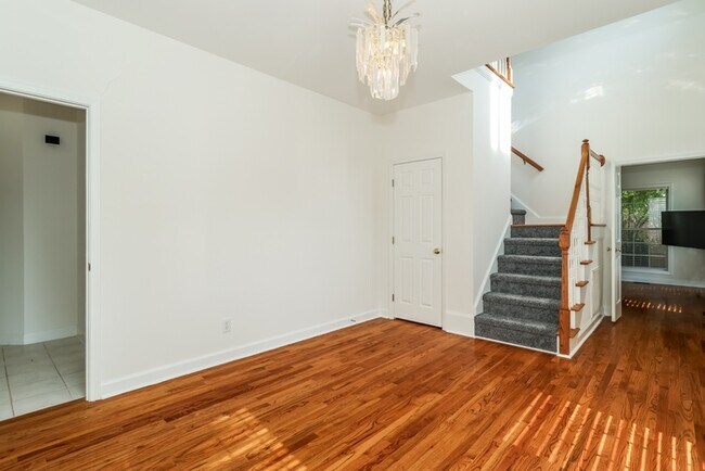 Building Photo - 110 Overhill Dr