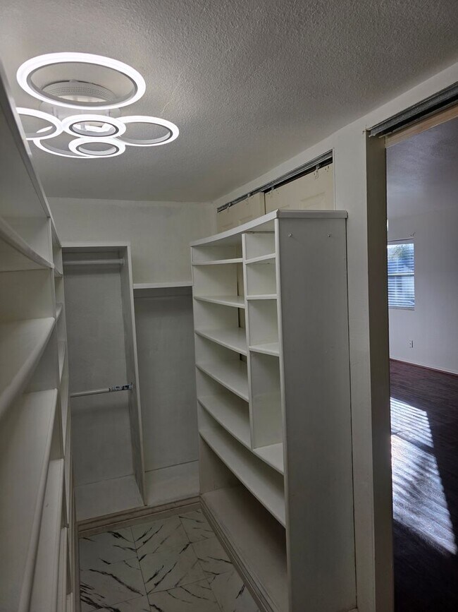 Building Photo - Beautiful 3BR 2BA Home w/ Private Pool • Pool + Covered Patio • Attached Garage in Phoenix