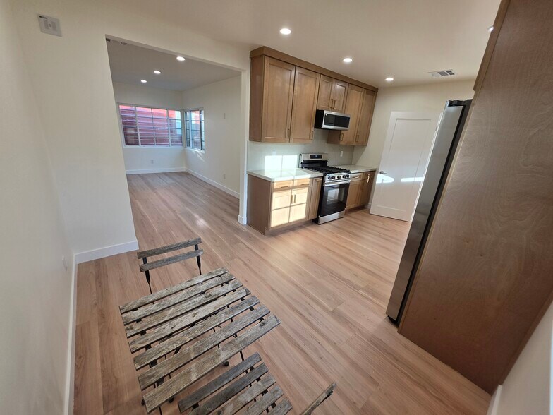 Building Photo - 2913 W Riverside Dr