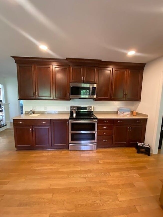 Building Photo - Welcome to this stunning fully furnished 4...