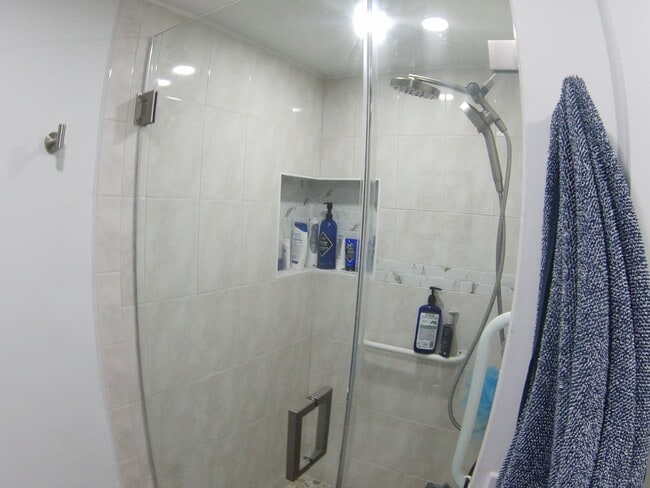 Building Photo - 541 Normandy L