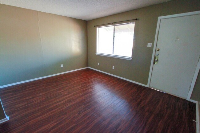 Building Photo - Charming 1-Bedroom, 1-Bath 4-Plex Unit Nea...
