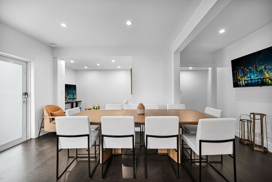 Building Photo - 150 NE 50th Ter