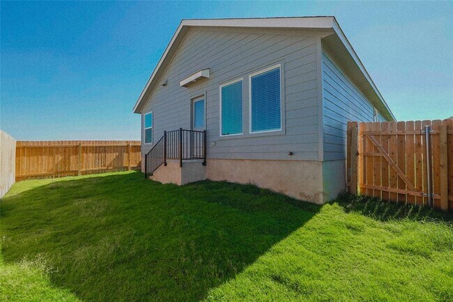 Building Photo - 308 Cowpoke Dr