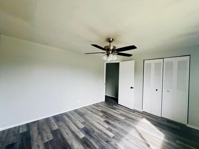 Building Photo - 5970 Glenway Dr