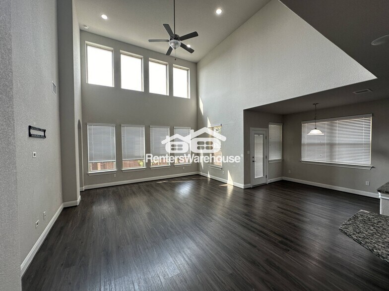 Building Photo - 4213 Valley Oaks Dr