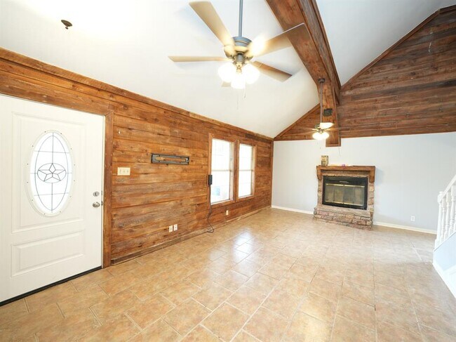 Building Photo - 625 Waugh Way
