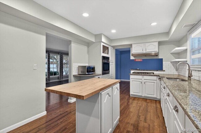 Building Photo - 126 Orchardale Dr