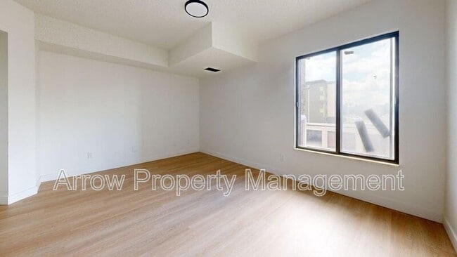 Building Photo - 205 E Arbor Ave