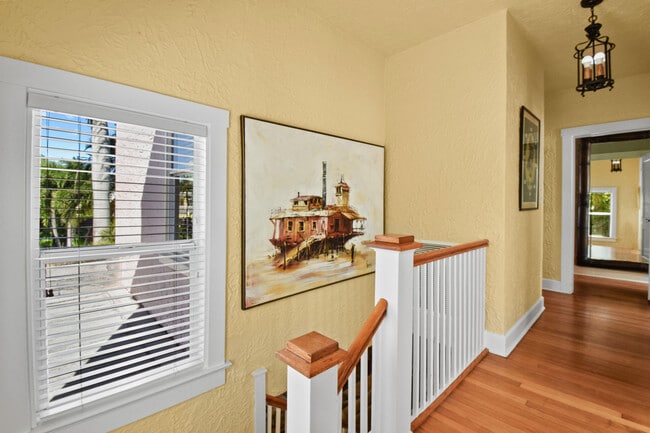 Building Photo - 194 Almeria Rd