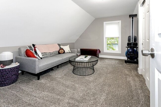 Building Photo - 349 S Chillicothe St