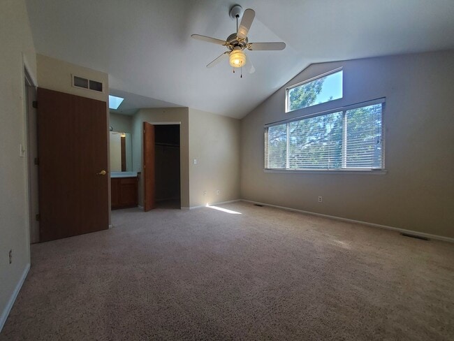 Building Photo - 3 Bedroom Home w Extra Room and 2 Car Garage in Stratford Lakes!