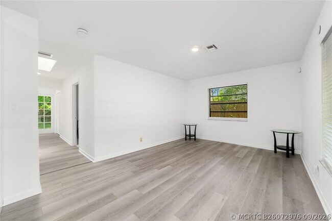 Building Photo - 1273 NE 37th St
