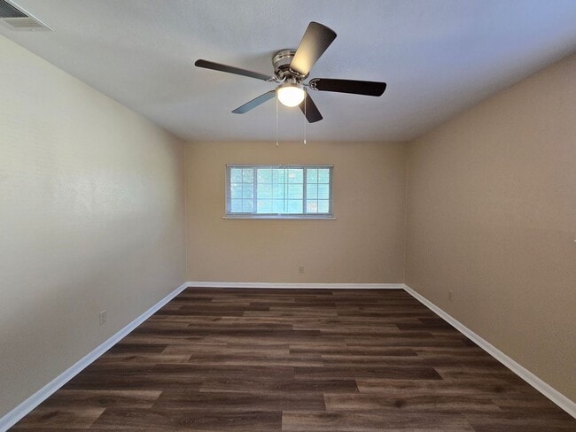 Building Photo - 3309 Lake Charles Ave