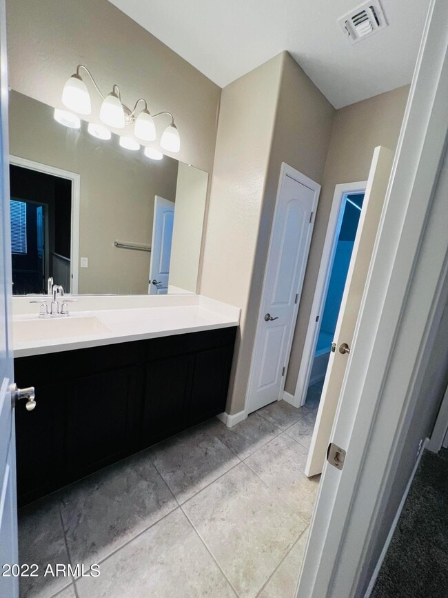 Building Photo - 1255 N Arizona Ave