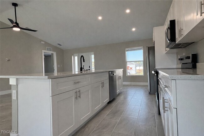 Building Photo - 3339 NE 13th Ave