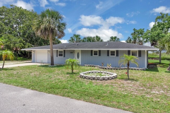 Building Photo - 203 Parkwood Ln