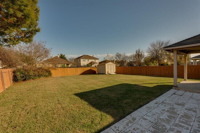 Building Photo - 6007 Lone Star Ct