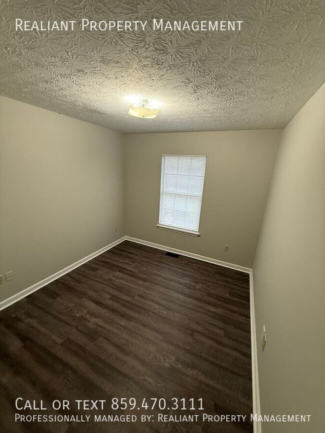 Building Photo - 223 Tanbark Dr