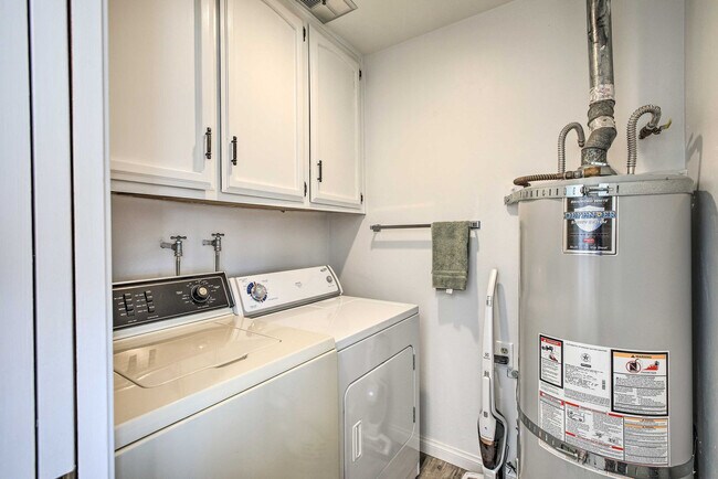 Building Photo - 408 Stuart Ave