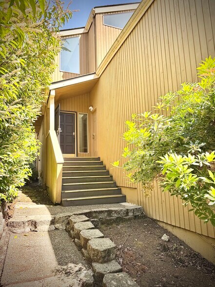 Building Photo - 14124 Phinney Ave N