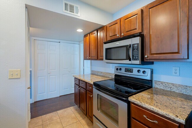 Building Photo - Ready to Move In - Two Bedrooms!