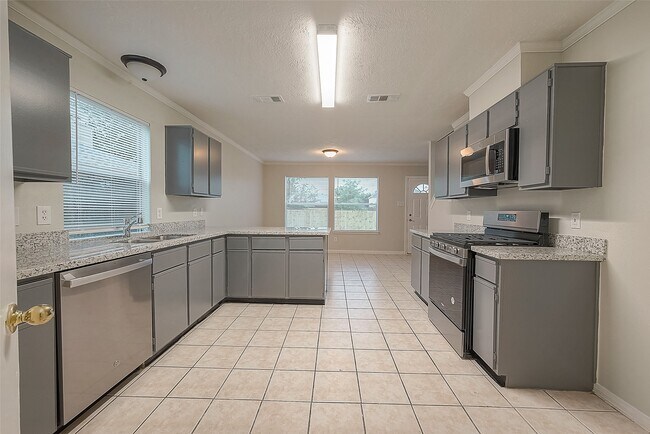 Building Photo - 17523 Coventry Oaks Dr