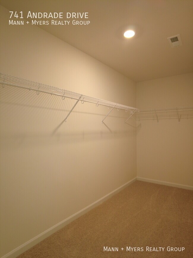 Building Photo - 741 Andrade Dr