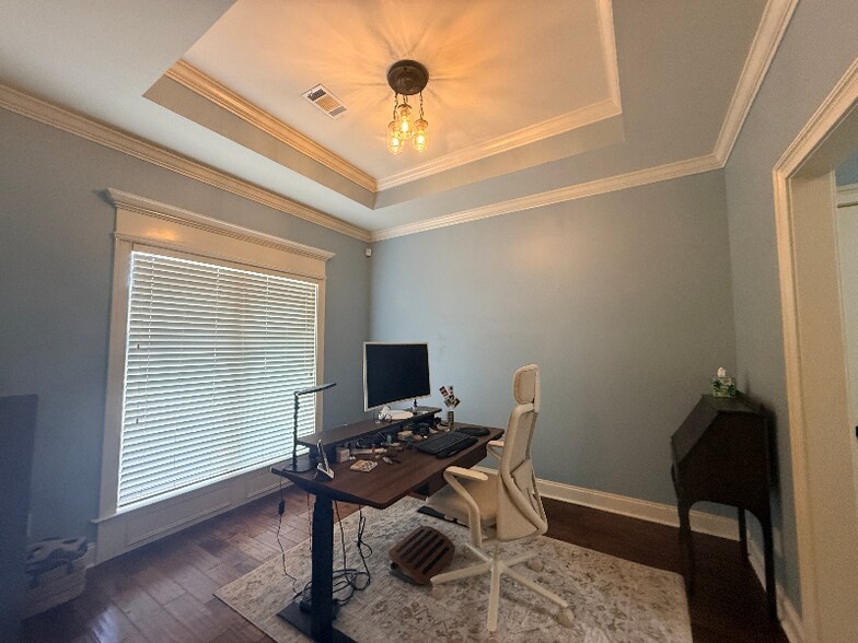 Building Photo - 5812 Lotus Cir