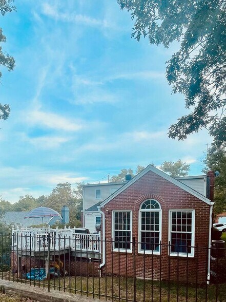 Building Photo - 6308 Joslyn Pl