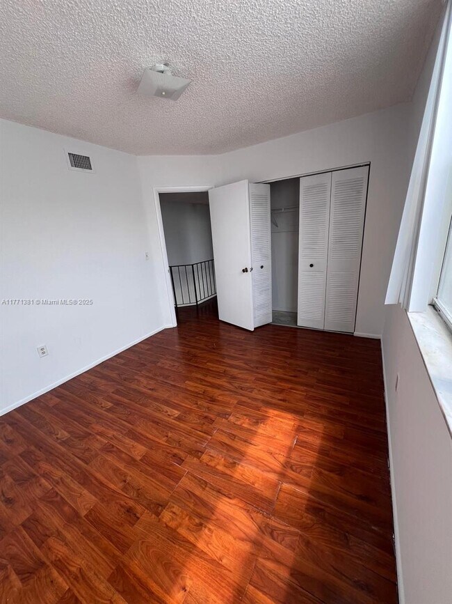 Building Photo - 1074 W 38th St