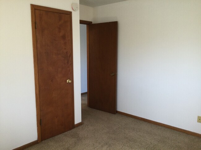 Building Photo - 206 NW College Ave