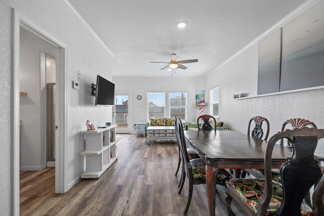 Building Photo - 139 W Palm