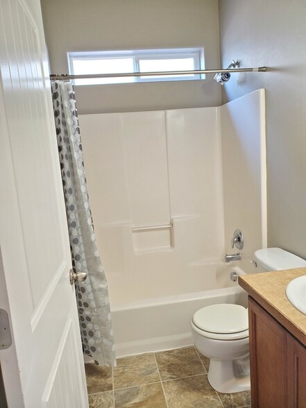 2nd Bathroom - 776 Parkwood Dr