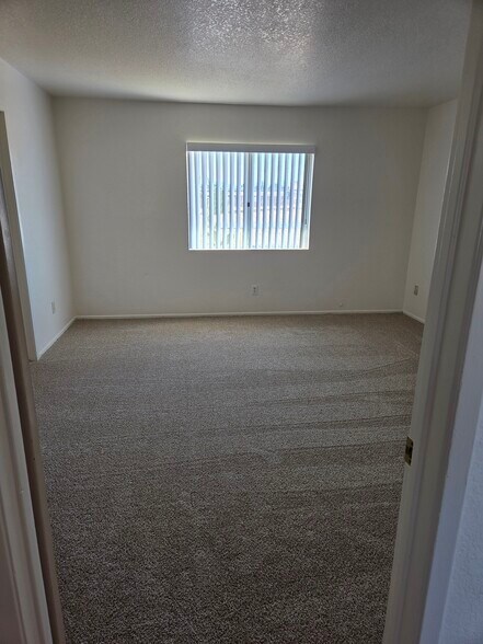 Building Photo - 9004 I Ave