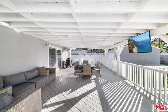 Building Photo - 5439 Carpenter Ave