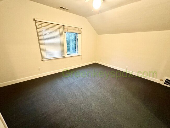 Building Photo - 10197-1136