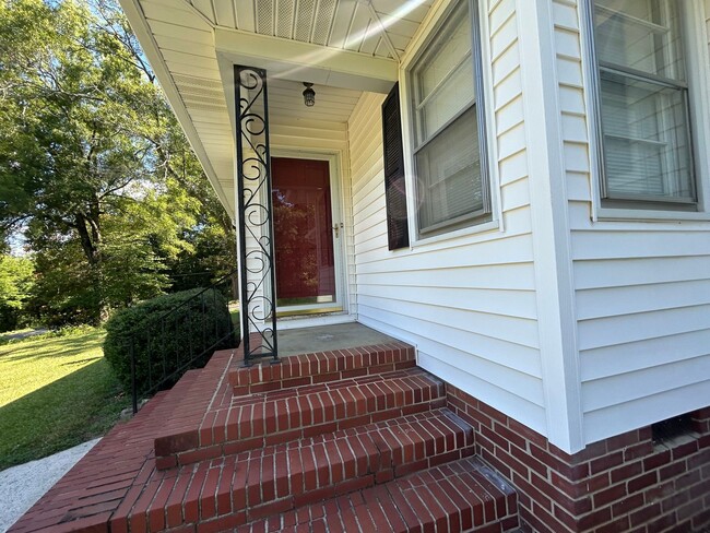Building Photo - 225 Blacks Bluff Rd SW