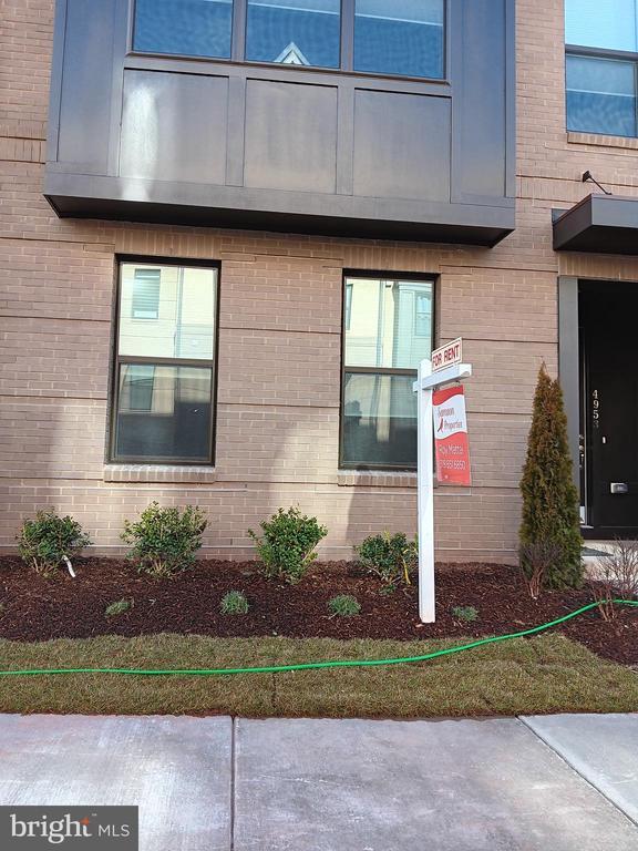 Building Photo - 4951 Longmire Wy