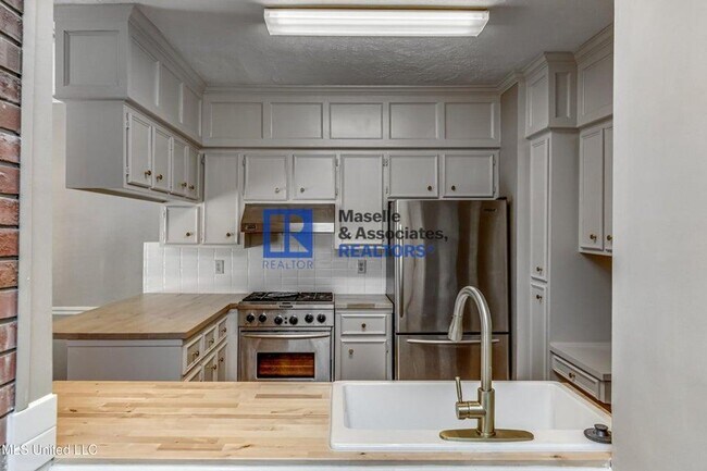 Building Photo - 3 Bed/2 Bath Home in Castlewoods in Brandon
