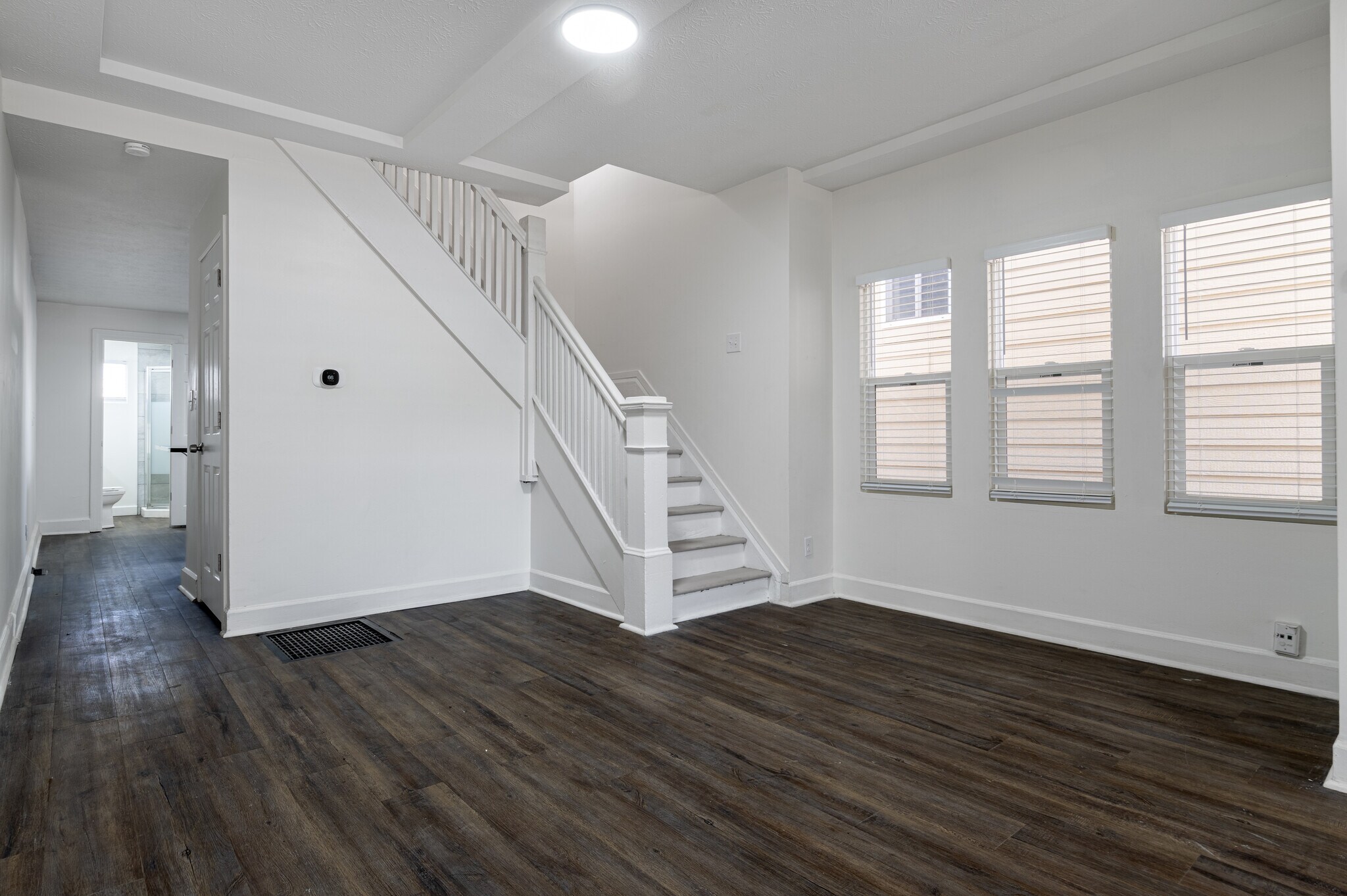 Building Photo - 410 E Beecher St