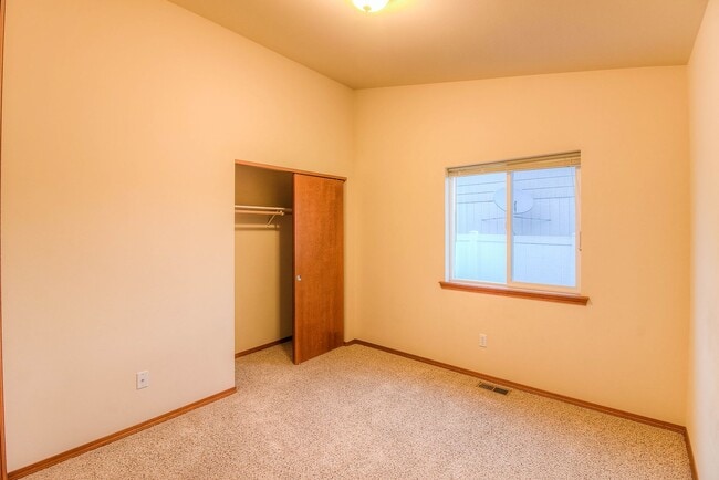 Building Photo - 8903 Midvale Rd