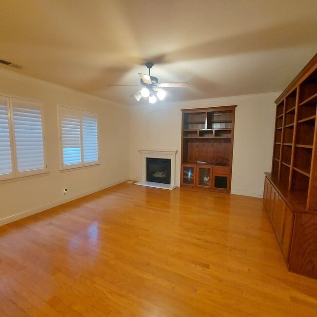 Building Photo - 2604 Javan Ln
