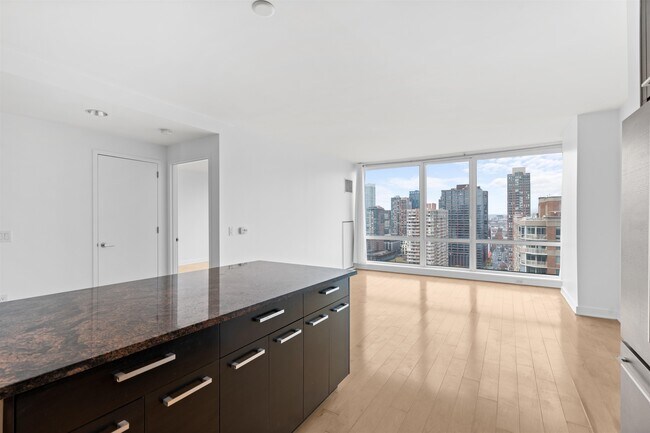 Building Photo - 2 2nd St