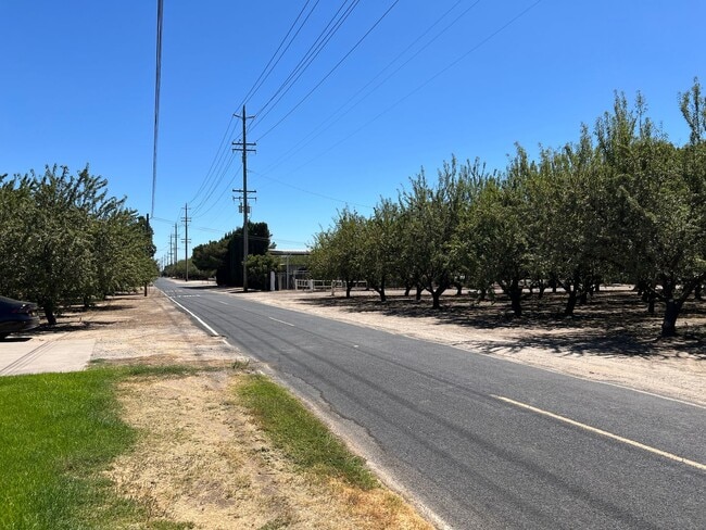 Building Photo - 2 bedroom country home in Escalon!